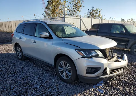 2018 Nissan Pathfinder S z USA, uszkodzony, nr VIN 5N1DR2MN9JC615957